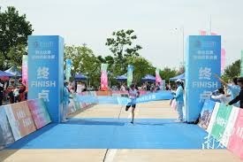 什么是“剥削性打法”？面对一个永远不弃牌的对手，你该如何调整？（剥削性打法解读：如何调整以对抗永不弃牌的对手？）