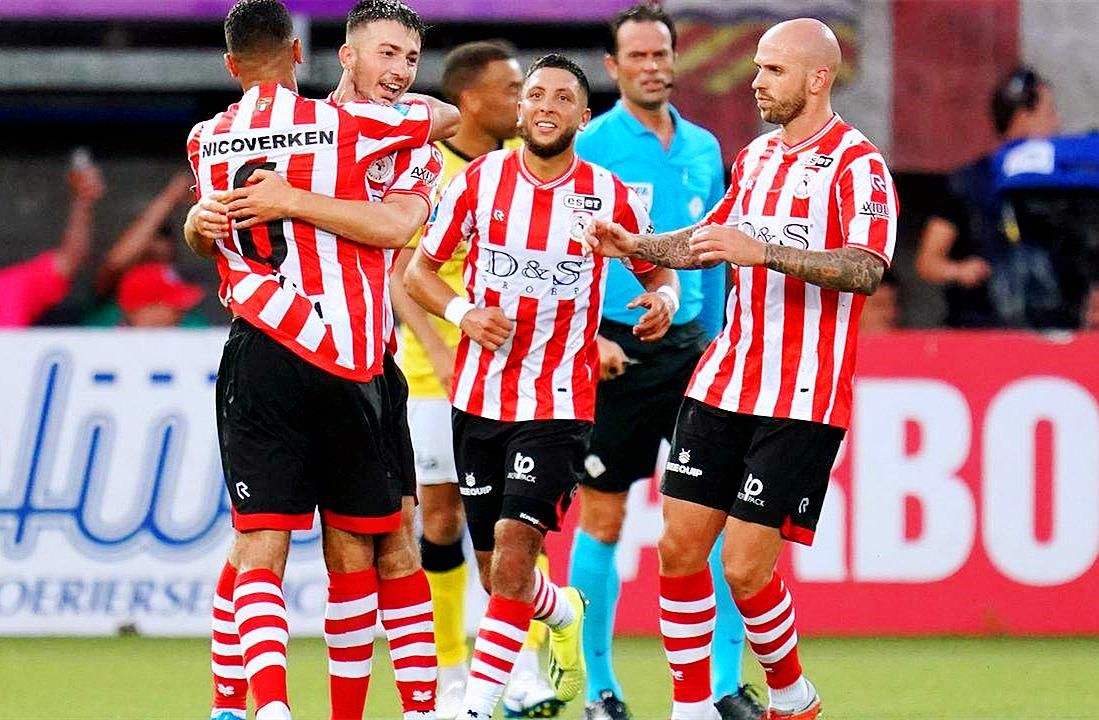 国足的进攻 国足的进攻