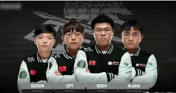 侠正朝着更 侠正朝着更